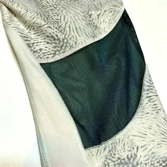 Calia by Carrie Underwood Capri Gym Pants Leggings Stretchy Pocket Exercise Run - Picture 3 of 8